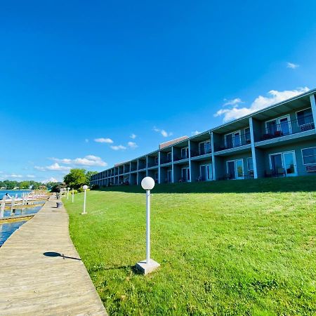 Fleetwood Inn Suites Чебойган Экстерьер фото