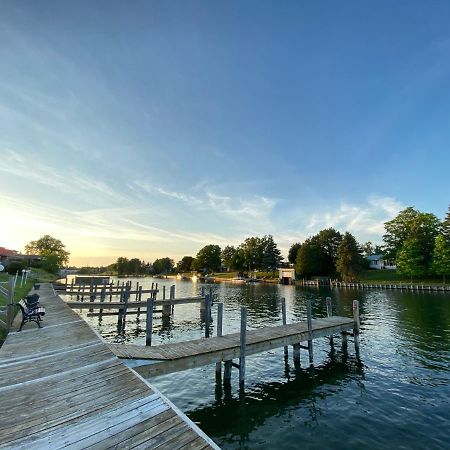Fleetwood Inn Suites Чебойган Экстерьер фото