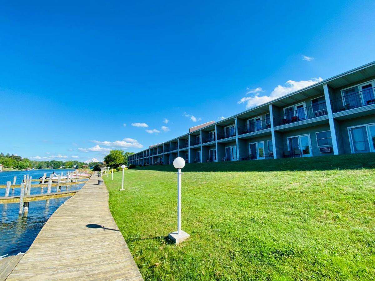 Fleetwood Inn Suites Чебойган Экстерьер фото