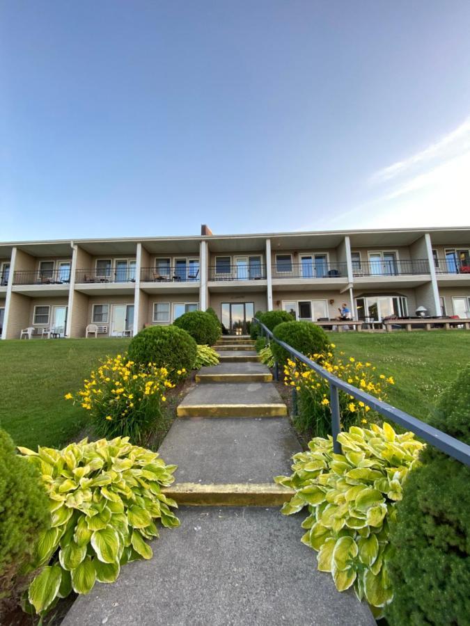 Fleetwood Inn Suites Чебойган Экстерьер фото