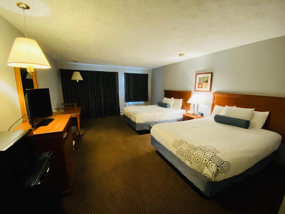 Fleetwood Inn Suites Чебойган Экстерьер фото