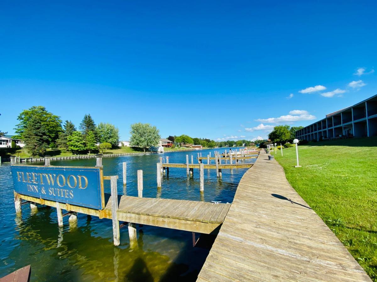 Fleetwood Inn Suites Чебойган Экстерьер фото