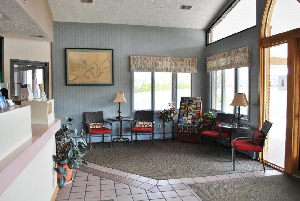 Fleetwood Inn Suites Чебойган Экстерьер фото