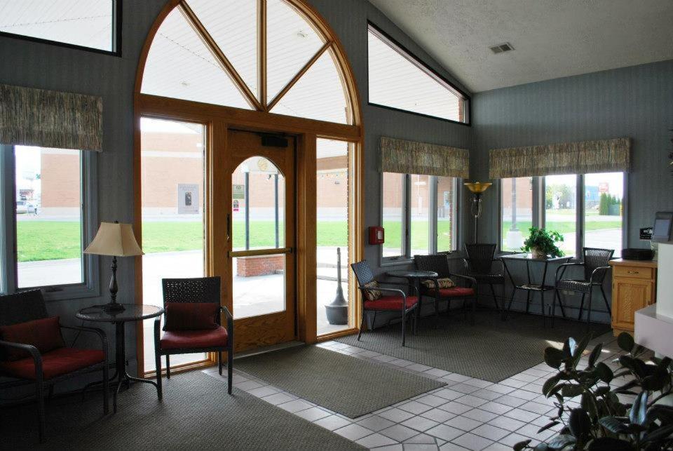 Fleetwood Inn Suites Чебойган Экстерьер фото