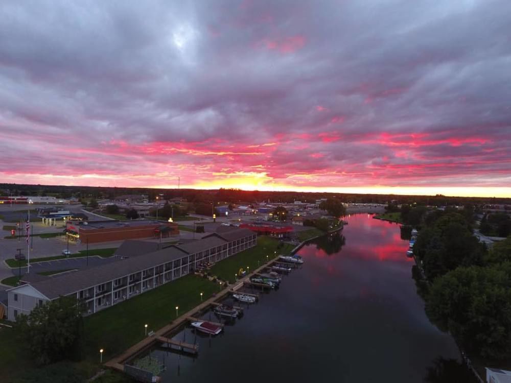 Fleetwood Inn Suites Чебойган Экстерьер фото